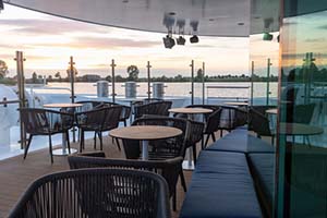 Lounge und Restaurant an Bord der MS Lady Diletta – stilvolles Ambiente und Panoramablick